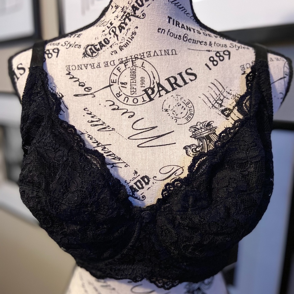 NWOT Black Sexy Lace Bra By Q-T Intimates Size 40D